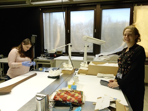 Siska Genbrugge dans un atelier de restauration au sein de l’AfricaMuseum (Adiac)