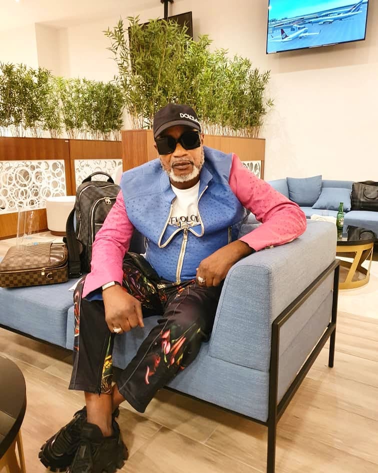  Koffi Olomide à son arrivée à Paris (DR)