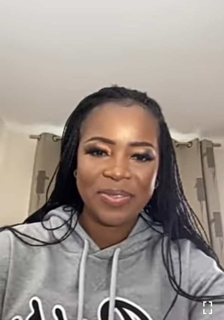 Sandra Mbuyi dans son live confirmant son appartenance à Maajabu (Adiac)