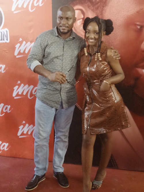  Laëtitia et l’acteur Moyindo Mpongo, homme de main de l’adversaire de Dadju dans Ima (Adiac)