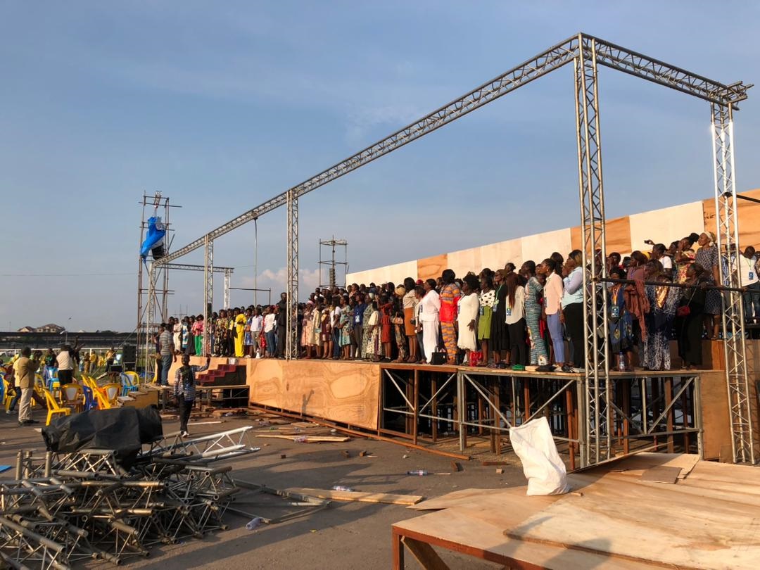 La chorale en pleine répétition sur le site de Ndolo ce dimanche 29 janvier (Adiac)