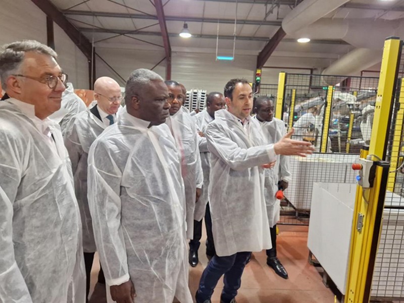 Visite guidée du Premier ministre Anatole Collinet Makosso à l’entreprise Cocorette à Doullens, France