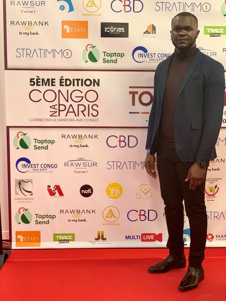 Roland Dzaba , Fondateur de Ezalocal, lors de sa visite au Salon Congo Na Paris 2022