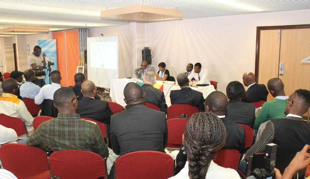 Vue partielle de la rencontre du 25 avril à Bordeaux entre Edith Laure Itoua et les Congolais de Bordeaux