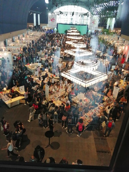 Prise de vue aérienne de l'espace du Grand Palais Éphémère lors du Festival du Livre de Paris 2022