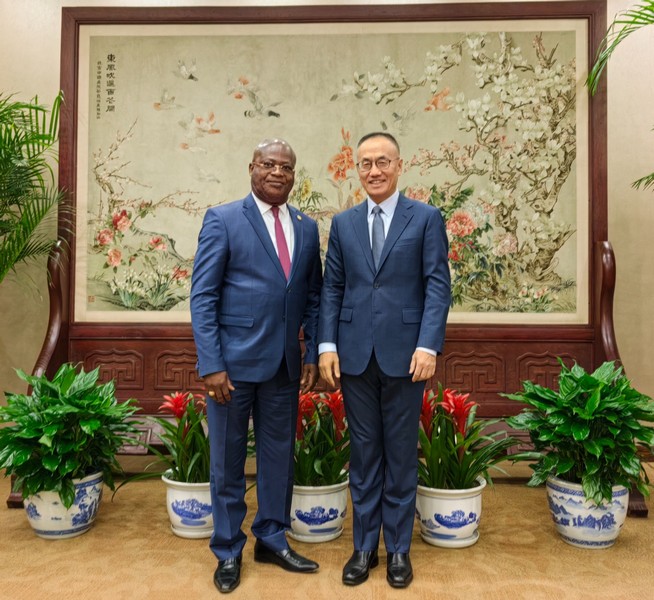 Ambassadeur Guy Nestor Itoua et Chen Xiaodong, Vice-ministre des affaires étrangères de Chine