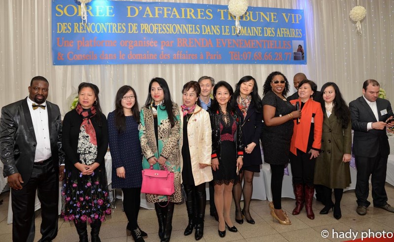 Photo de groupe à une des rencontres d'affaires en France animées par un personnel cosmopolite