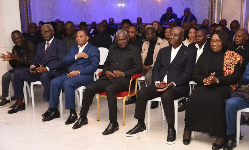Henri Lopes -Le Premier ministre Anatole Collinet Makosso accompagné des membres de son gouvernement lors de la dernière veillée Salons Hoche, samedi 11 novembre 2023