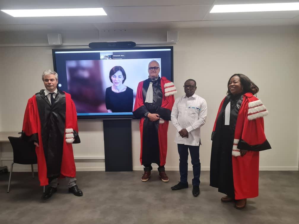 Photo de famille à l’issue de la présentation de thèse de Privat Tiburce Massanga à l'université de Versailles Saint Quentin en Yvelines, France