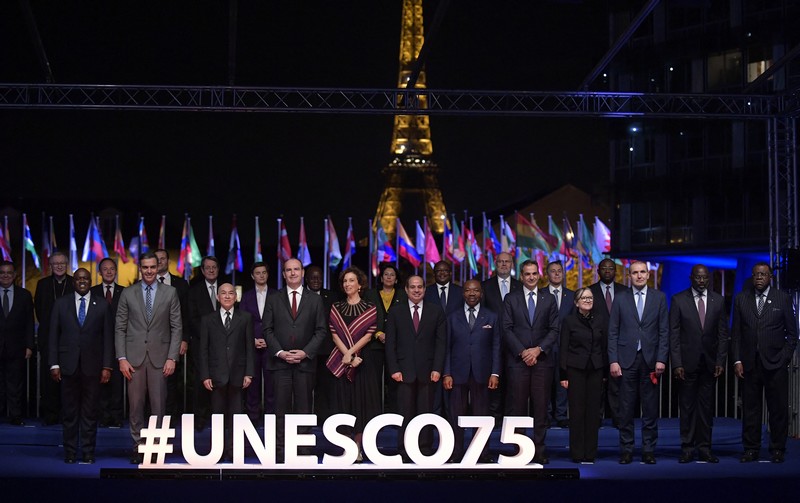 Photo de famille des dirigeants membres de l’Unesco au 75e anniversaire de l’institution, Paris, le 12 novembre 2021